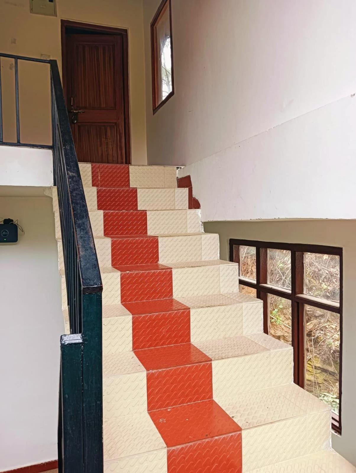 Homestay The Aston Hills - Majestic Mountain View Shimla